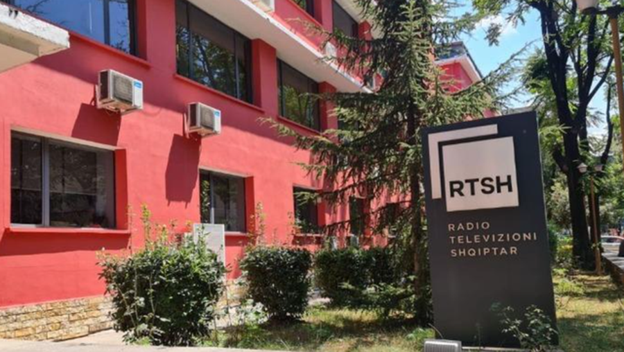 Mashtrime përmes mesazheve dhe e-maileve në emër të