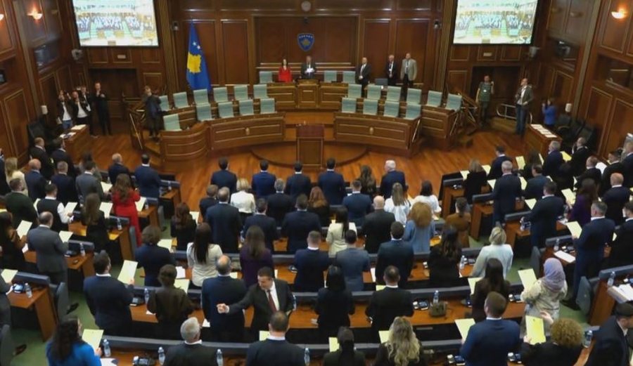 Sot seanca e 10-të për konstituimin e Kuvendit! Vetëvendosja