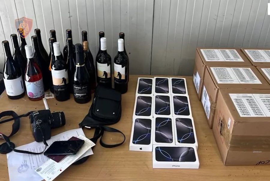 Qindra 'iphone' dhe shishe vere kontrabandë, arrestohet 38