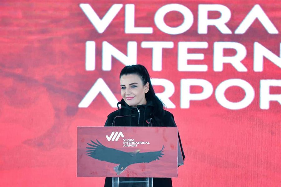 VIDEO/ 'Edhe 3 ditë nga ulja e avionit të parë në
