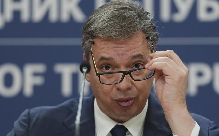 Skandali/ Media serbe: Vuçiç u përpoq të hynte me