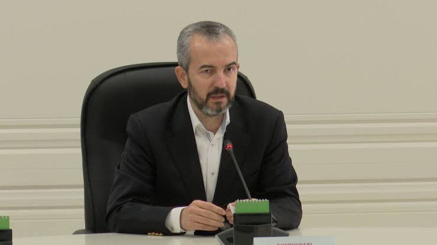 Celibashi apel Diasporës: Kontaktoni me shërbimin e DHL, probleme me