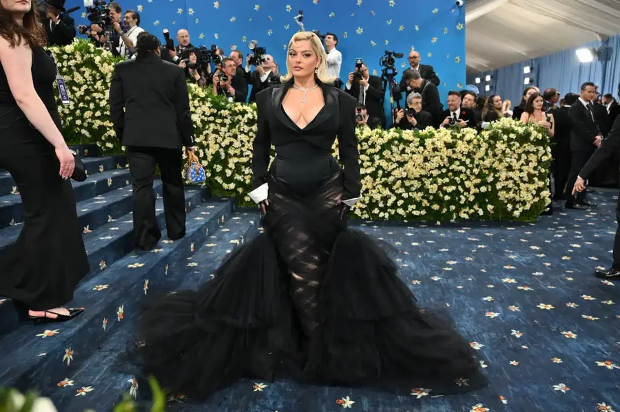 Bebe Rexha zbulon humbjen e shtatzënisë ndërsa i përgjigjet