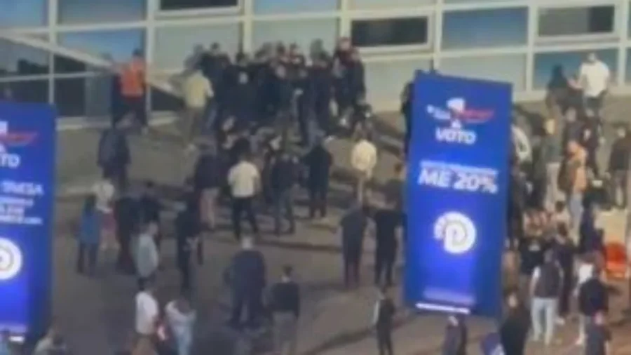 Çfarë ndodhi? Sherr masiv në tubimin e Berishës në