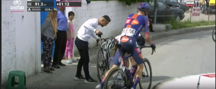 “GIRO D’ITALIA”/ Probleme për çiklistin spanjoll,