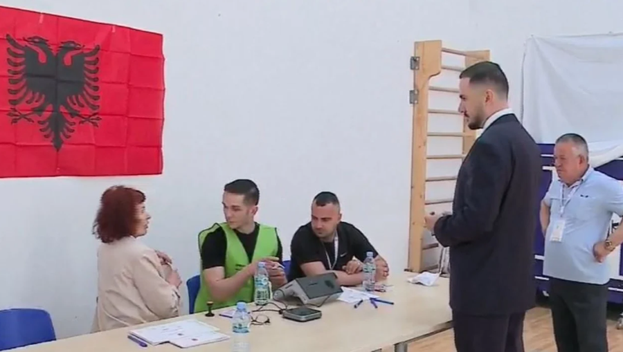 Votojnë krerët e partive politike! Rama: Sot flet populli, Berisha