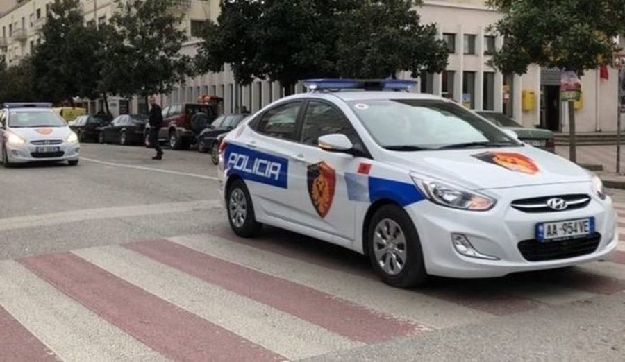 Aksident i rëndë në Laç, i riu përplas të