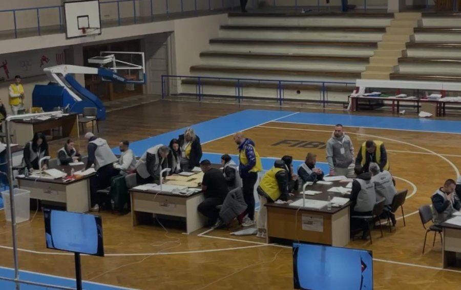 KAS rrëzon vendimin e KQZ për të ndarë veç zarfet me