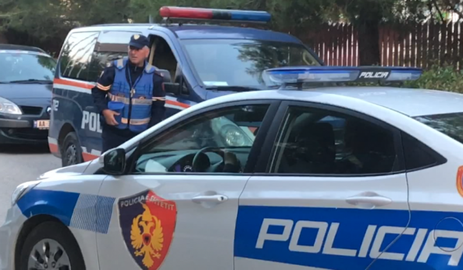 E rëndë në Vlorë, vajza qëllon babain me thikë