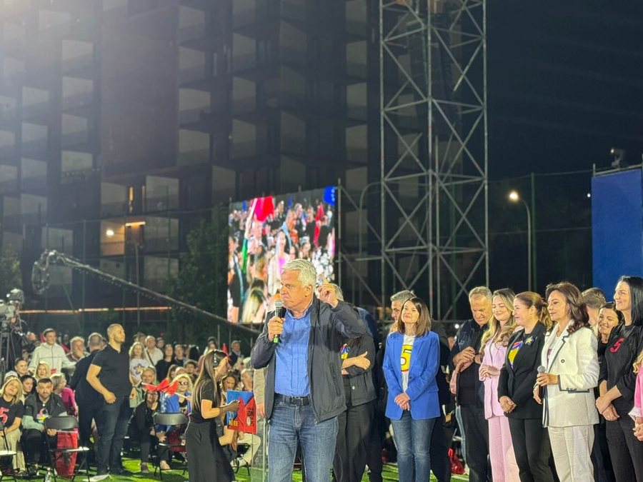 Jashtë Kuvendit pas zgjedhjeve, vjen reagimi i parë i Pandeli Majkos