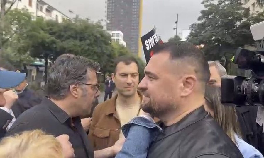 Sjellja ndaj gazetarëve dhe operatorëve në protestë, Shoqata
