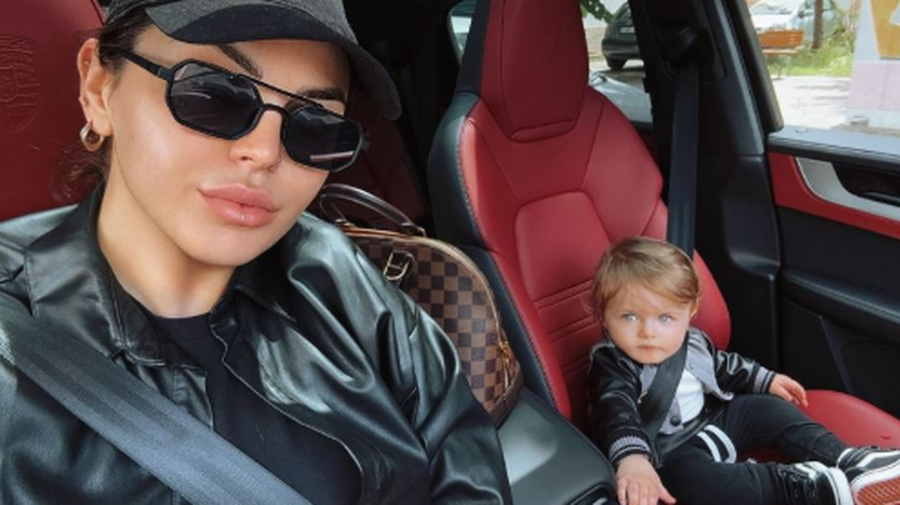 Jeta mes karrierës dhe mëmësisë, Fifi bën dedikimin