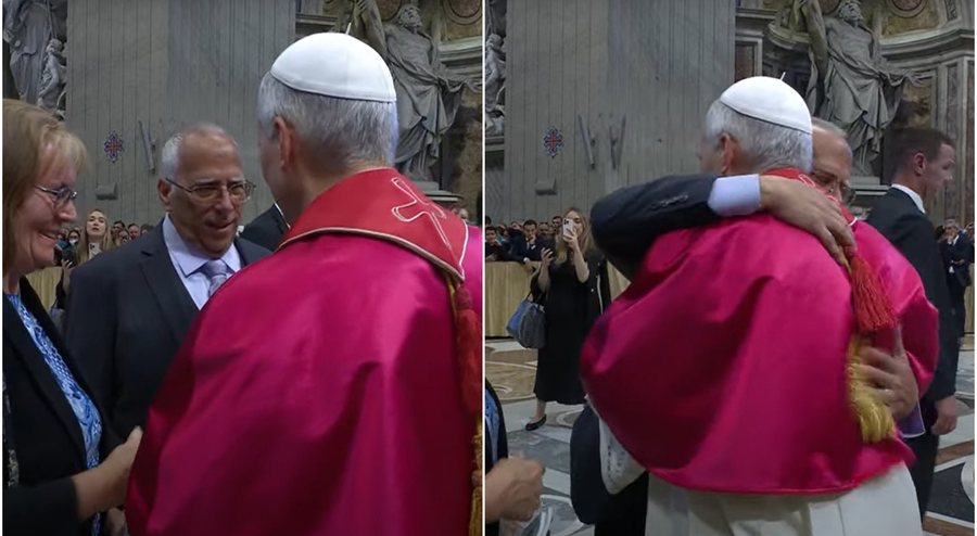 VIDEO/ Papa Leo XIV thyen protokollin dhe përqafon vëllain e tij Louis