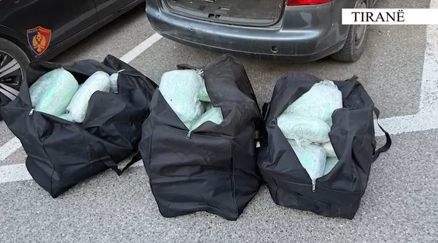 Po transportonin 60 kg kanabis, policia arreston shoferin dhe pasagjerin në