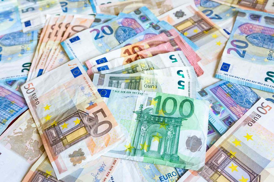Kursi i Euros e nis javën në rënie, pranë minimumit historik