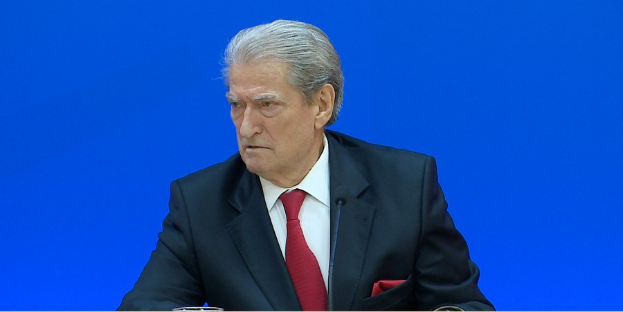 Karta ID, fletë votimi dhe narko-euro, Berisha denoncon: Në bar