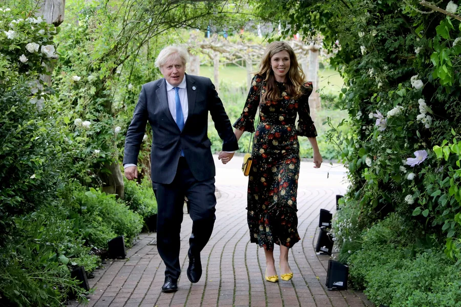 Boris Johnson dhe bashkëshortja e tij, njoftojnë papritur lindjen e