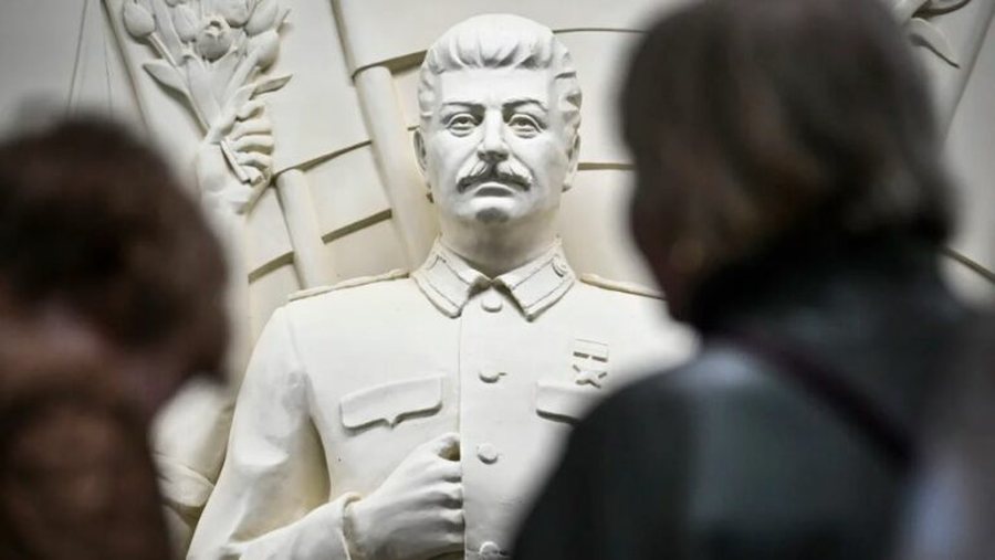 “Rikthehet” Stalini: Një monument në metronë e