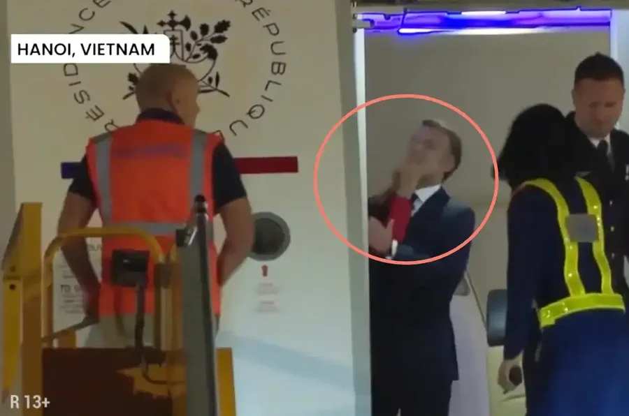 Presidenti francez Macron goditet me shuplakë nga gruaja e tij gjatë