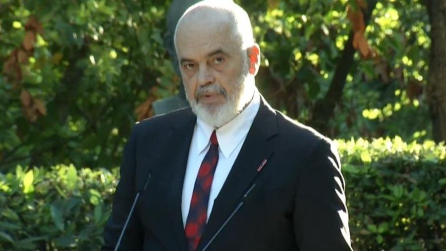 Nga Pallati i Brigadave, Rama thumbon Topallin: Jozefina u rikthye si