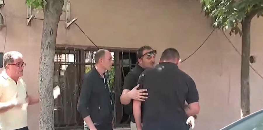 Do u shembin shtëpitë, banorët ndjekin