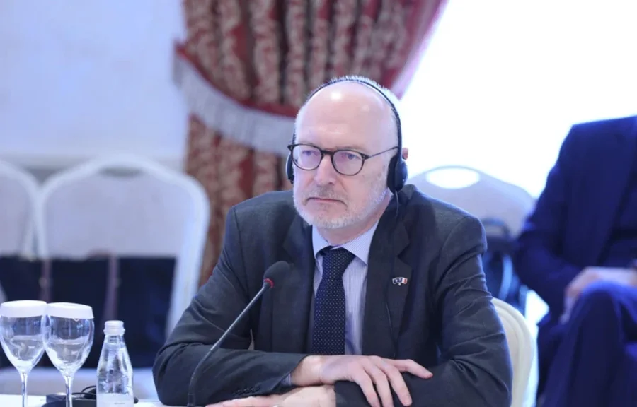 Ambasadori francez: Kosova mund të vetëizolohet nëse s’i