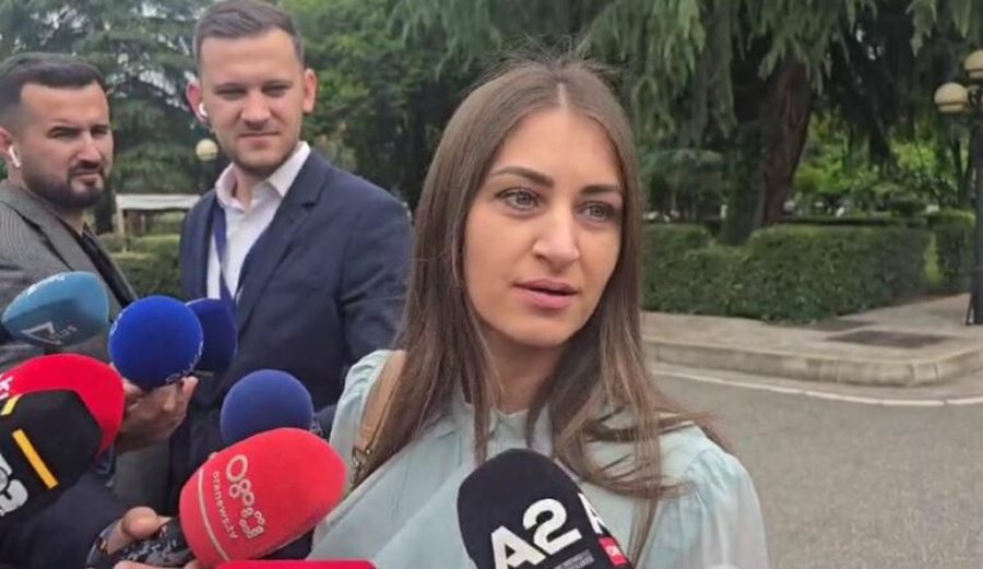 Mbyllet për 15 minuta seancë plenare në Kuvend! Berisha