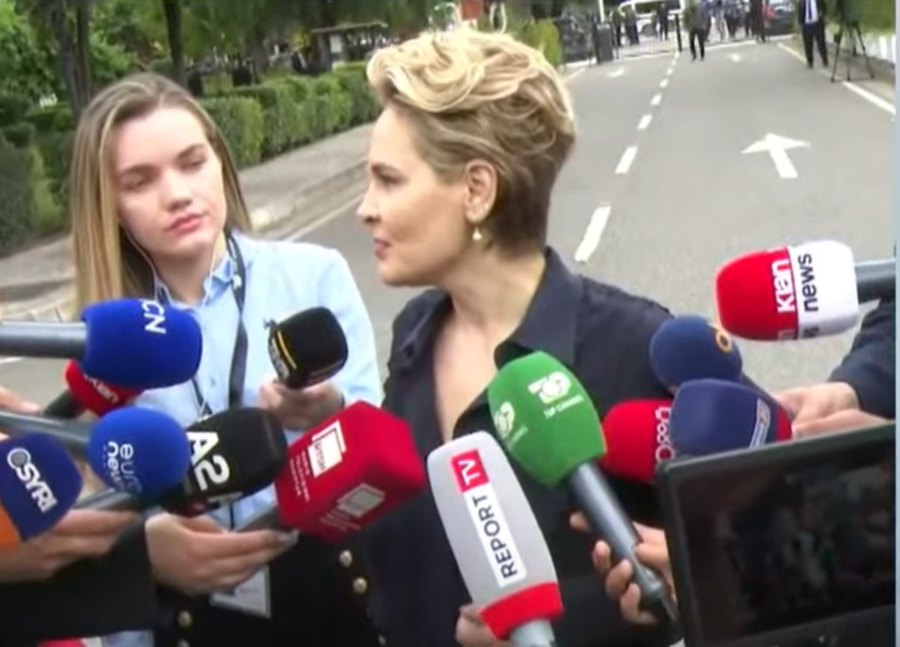 Mbyllet për 15 minuta seancë plenare në Kuvend! Berisha