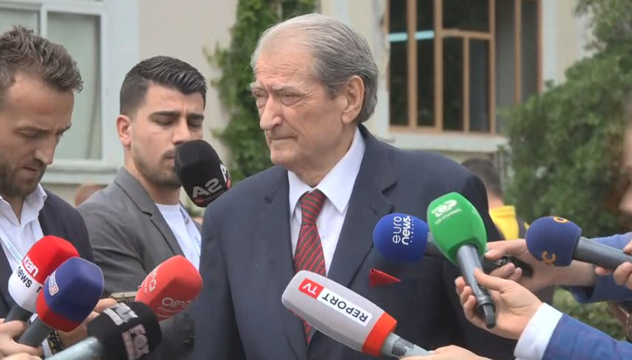 Mbyllet për 15 minuta seancë plenare në Kuvend! Berisha