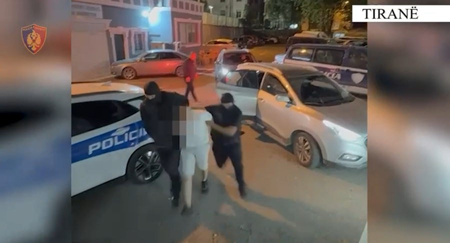 EMRAT/ Goditet grupi i trafikantëve të armëve