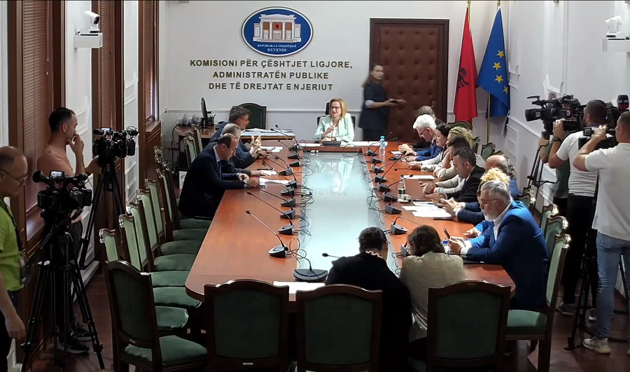 Paradoksi në komision, projektligjet miratohen nga