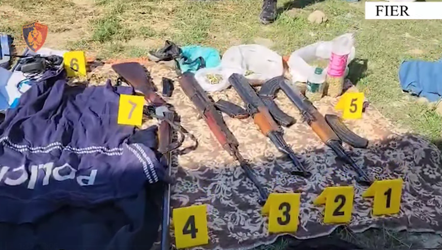 Maska me fytyrë njeriu, uniforma policie… Publikohen pamjet e