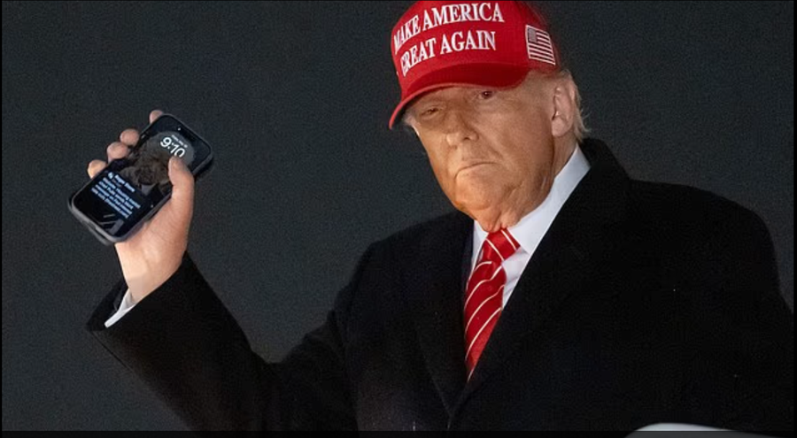 FOTOJA  e pazakontë në ekranin e  iPhone-it të Trump bëhet