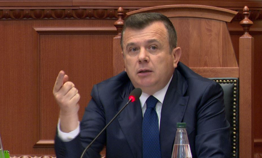 Kuvendi mes kaosit dhe akuzave! PD akuzon për lidhje me bandat, Balla i