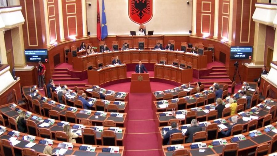 Kuvendi mes kaosit dhe akuzave! PD akuzon për lidhje me bandat, Balla i