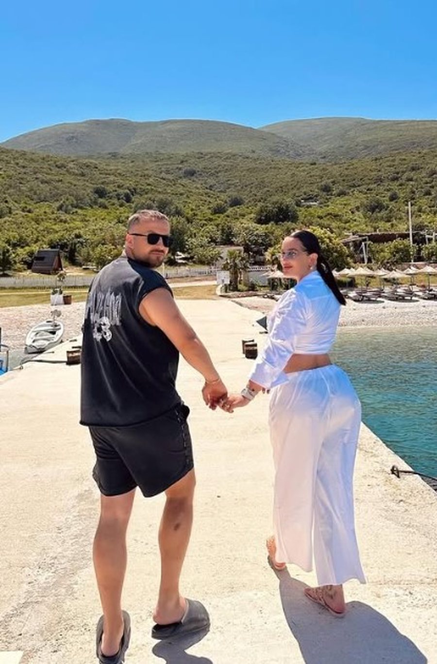 Me barkun e rrumbullakosur, Dafina Zeqiri shijon pushimet me partnerin e saj,