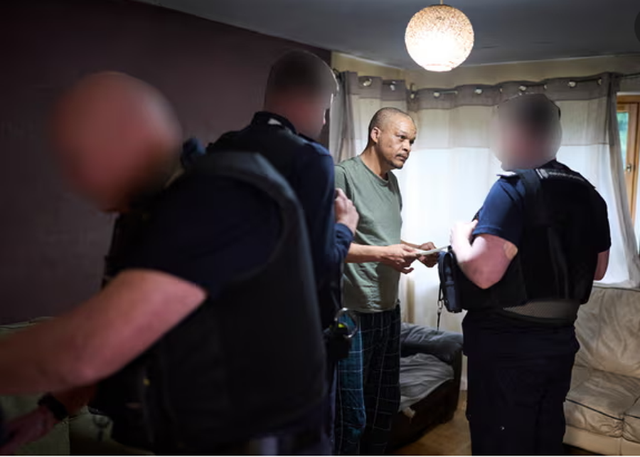 Britania godet “bandat e trafikimit”, por emigracioni ilegal me