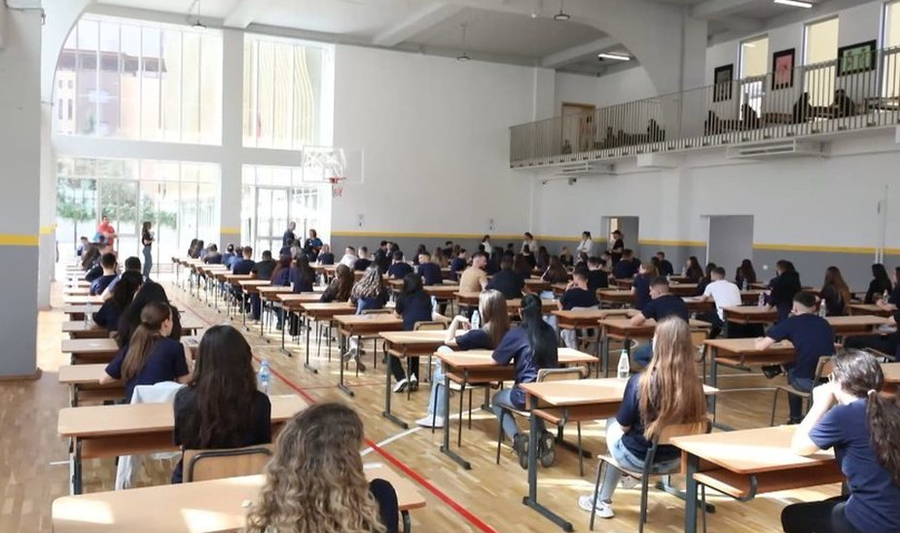 Matura shtetërore, sot provimi në Gjuhë Shqipe dhe Letërsi,