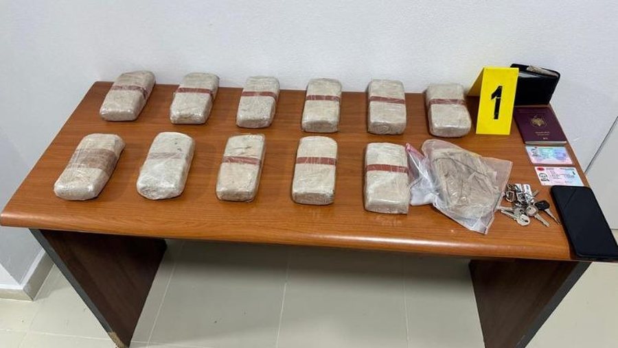 S’kontrolluan makinën me 6 kg heroinë në Kapshticë, 4
