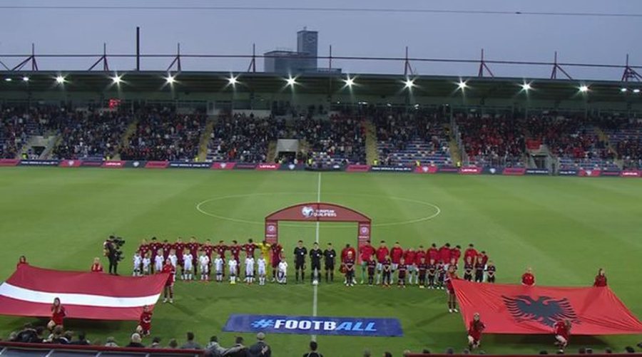 Letonia "i fal" një gol Shqipërisë! Shënon autogol