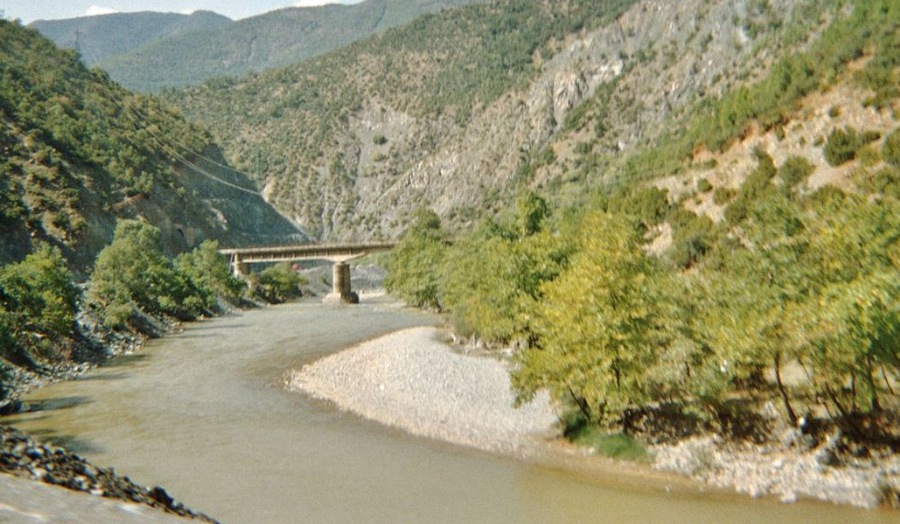 Tragjedi në Elbasan, 6 vjeçari gjendet i mbytur në lumin