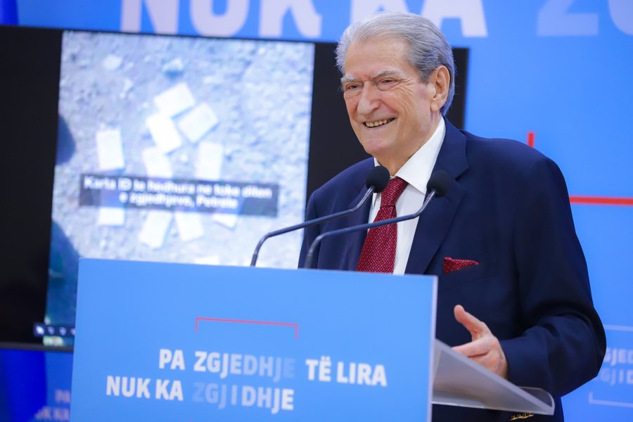 Mbi tre dekada në politikë, a do kandidojë për