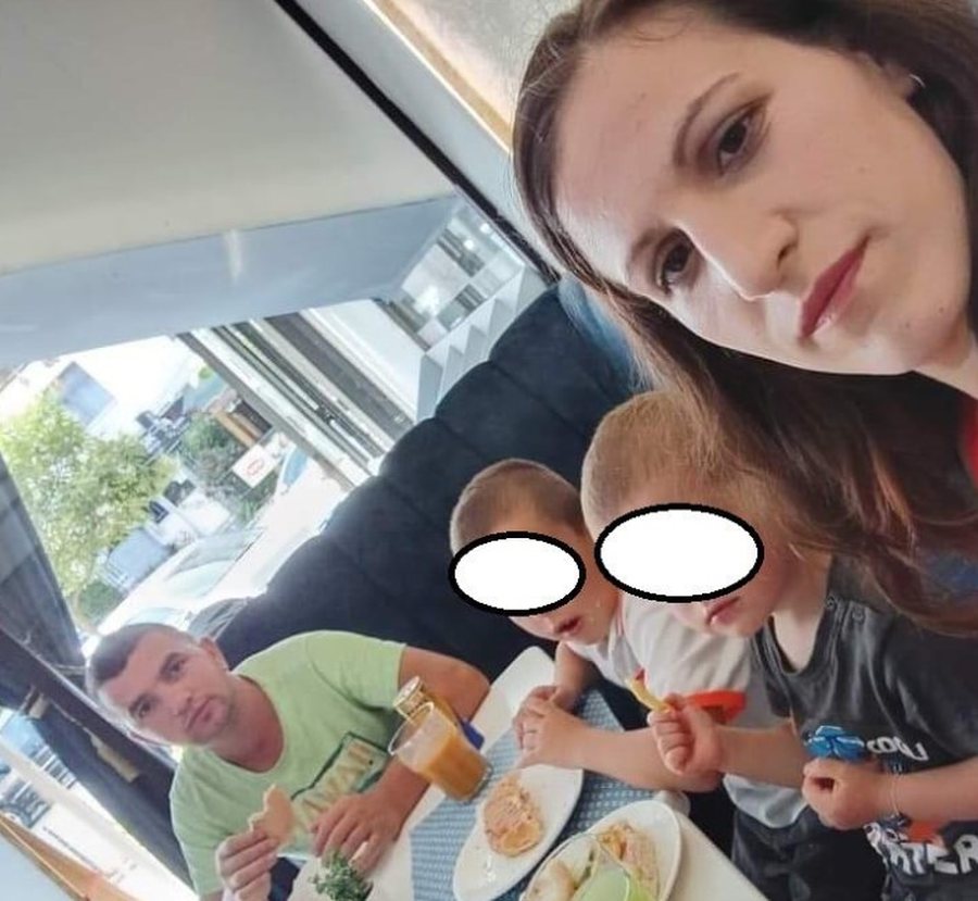 Vrau gruan në sy të fëmijëve 4 dhe 6 vjeç,