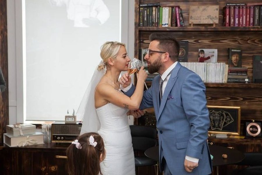 Erion Isai thyen heshtjen dhe flet për divorcin nga gruaja: Martesa ime