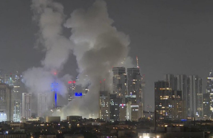 Nis hakmarrja! Irani sulmon Izraelin, flakë dhe tym në Tel Aviv