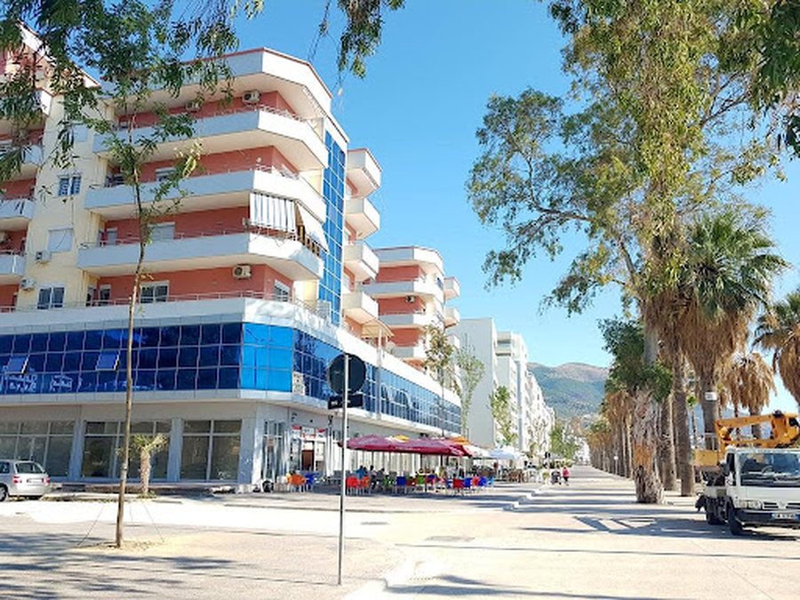 Turistja e huaj gjendet e pajetë brenda apartamentit në Vlorë