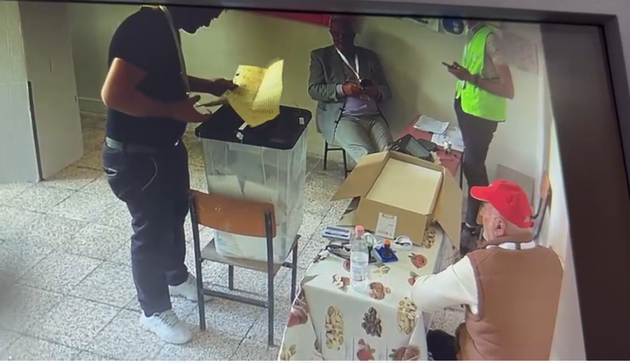 “Komisioneri hap kutinë dhe sheh fletën e votimit”, PD