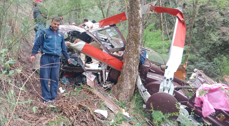 India nuk gjen qetësi! Rrëzohet helikopteri civil, 7 të vdekur,