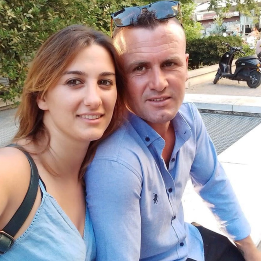 Moment prekës: Mjekët nderojnë 14-vjeçarin para heqjes