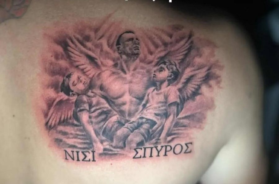 "Tatuazh në kujtim të engjëjve"/ U hodh në